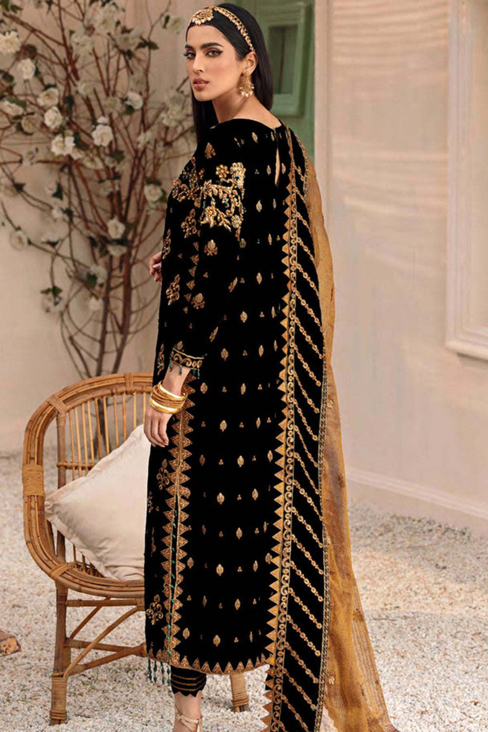 Emaan Adeel - Makhmal Velvet Collection