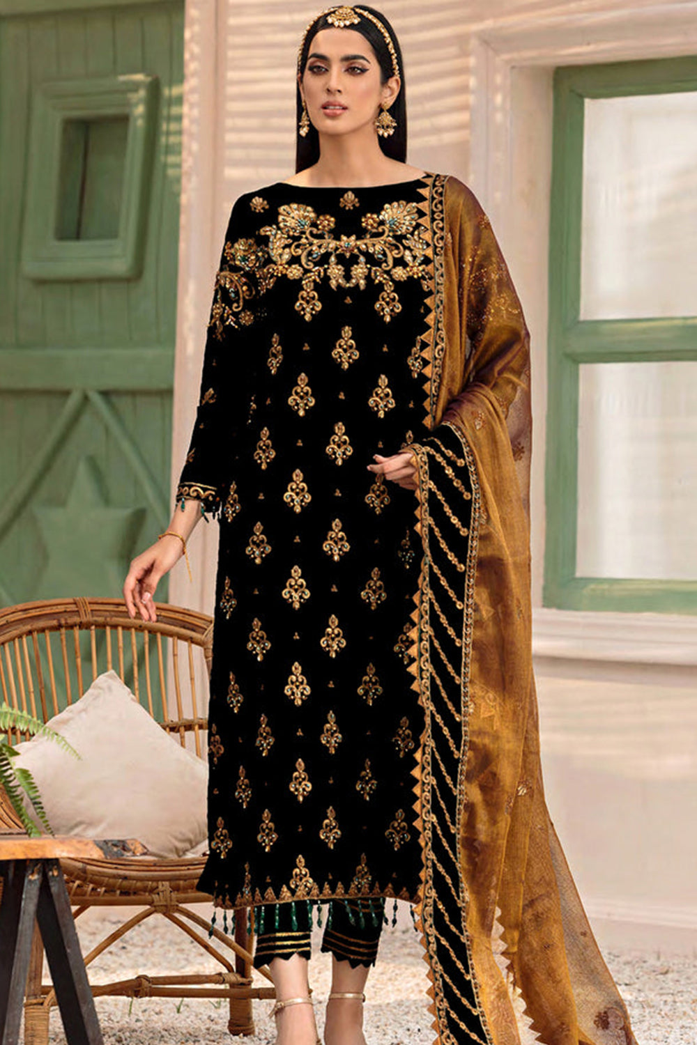 Emaan Adeel - Makhmal Velvet Collection